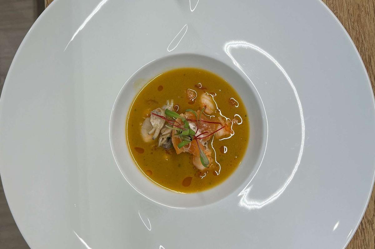 Sopa de gamba e peixe curado